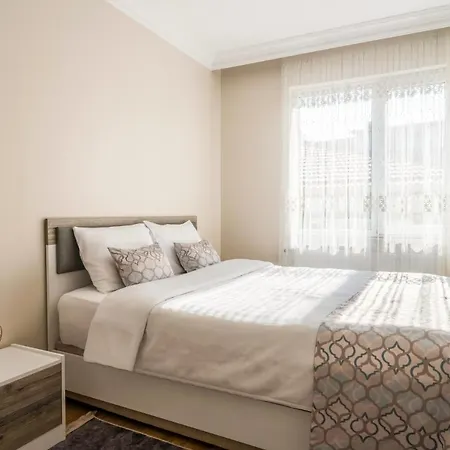 Spacious And Fully Furnished Flat In Bahcelievler 아파트