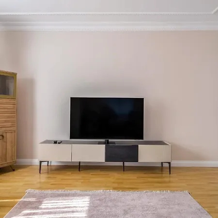 Spacious And Fully Furnished Flat In Bahcelievler 아파트